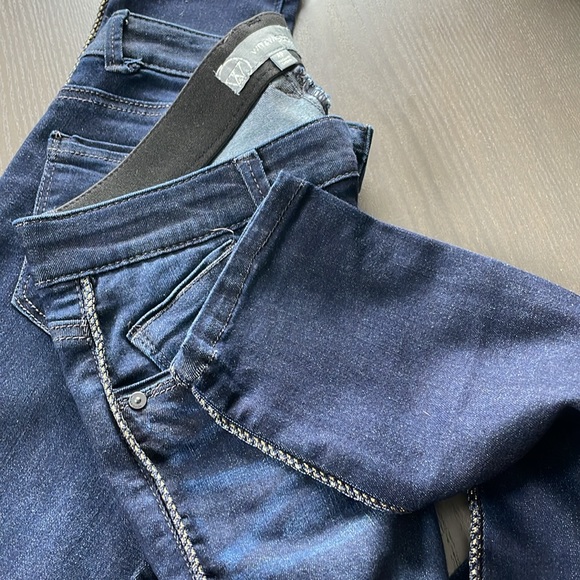 Wit & Wisdom Ankle Jeans 4 petite- dark wash with gold pin stripes down sides - Picture 7 of 9